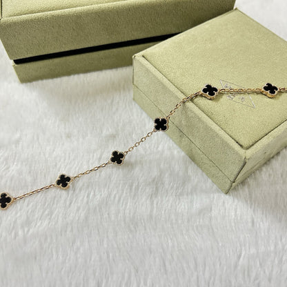 [Joyas Regalia] PULSERA DE ÓNIX CON 6 MOTIVOS DE TRÉBOL
