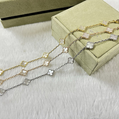 [Joyas Regalia] PULSERA DE TRÉBOL CON 6 MOTIVOS DE MOPA BLANCA