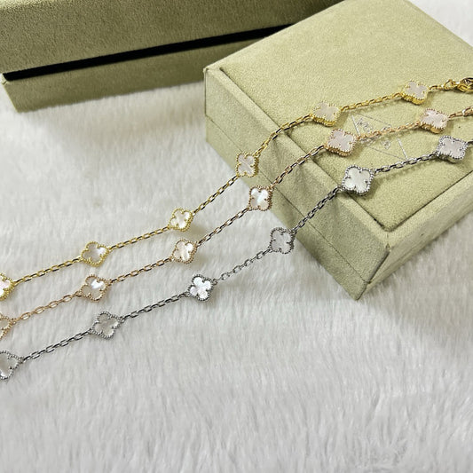 [Joyas Regalia] PULSERA DE TRÉBOL CON 6 MOTIVOS DE MOPA BLANCA