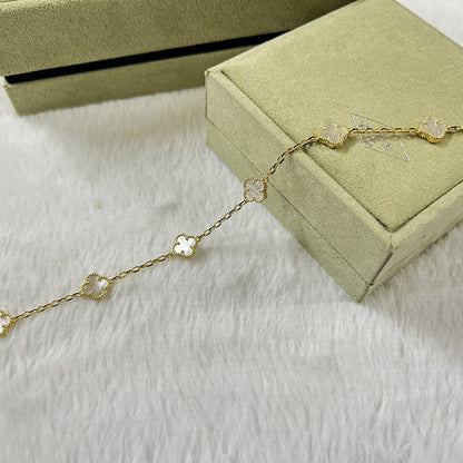 [Joyas Regalia] PULSERA DE TRÉBOL CON 6 MOTIVOS DE MOPA BLANCA