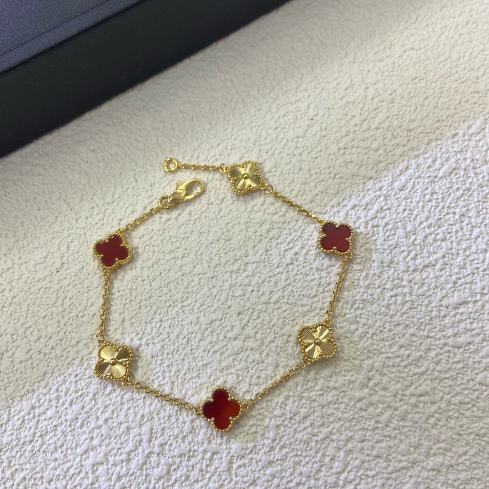 [Joyas Regalia] PULSERA LÁSER DE ÁGATA ROJA CON 6 MOTIVOS DE TRÉBOL