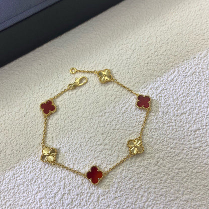 [Joyas Regalia] PULSERA LÁSER DE ÁGATA ROJA CON 6 MOTIVOS DE TRÉBOL