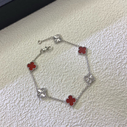 [Joyas Regalia] PULSERA LÁSER DE ÁGATA ROJA CON 6 MOTIVOS DE TRÉBOL