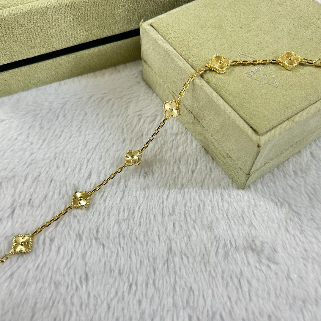 [Joyas Regalia] PULSERA DE DIAMANTES CON 6 MOTIVOS DE TRÉBOL