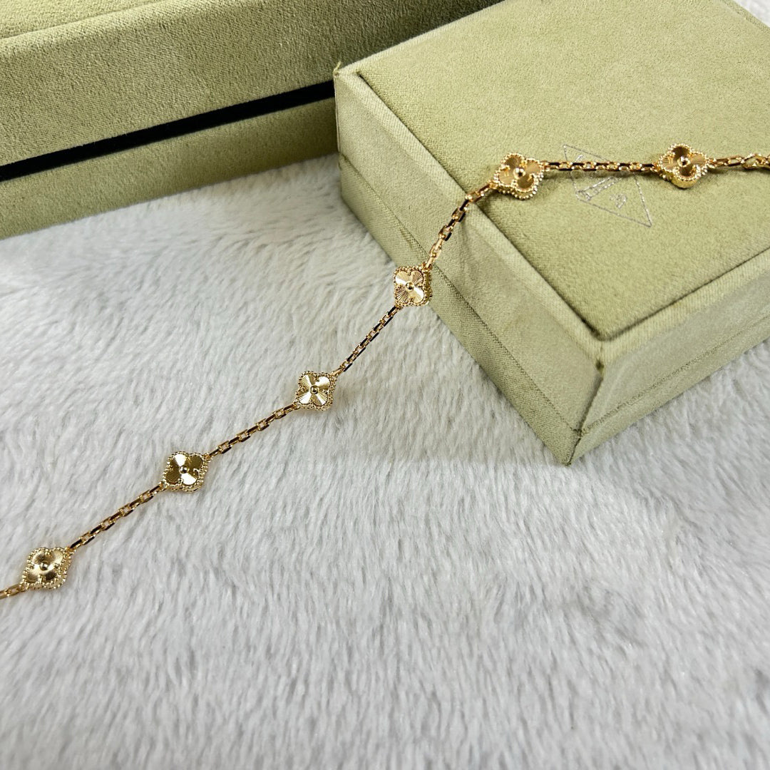 [Joyas Regalia] PULSERA DE DIAMANTES CON 6 MOTIVOS DE TRÉBOL