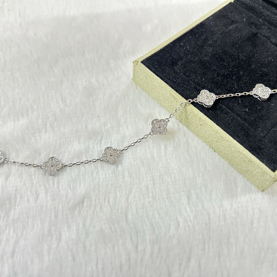 [Regalia jewelry]CLOVER 6 MOTIF DIAMOND BRACELET