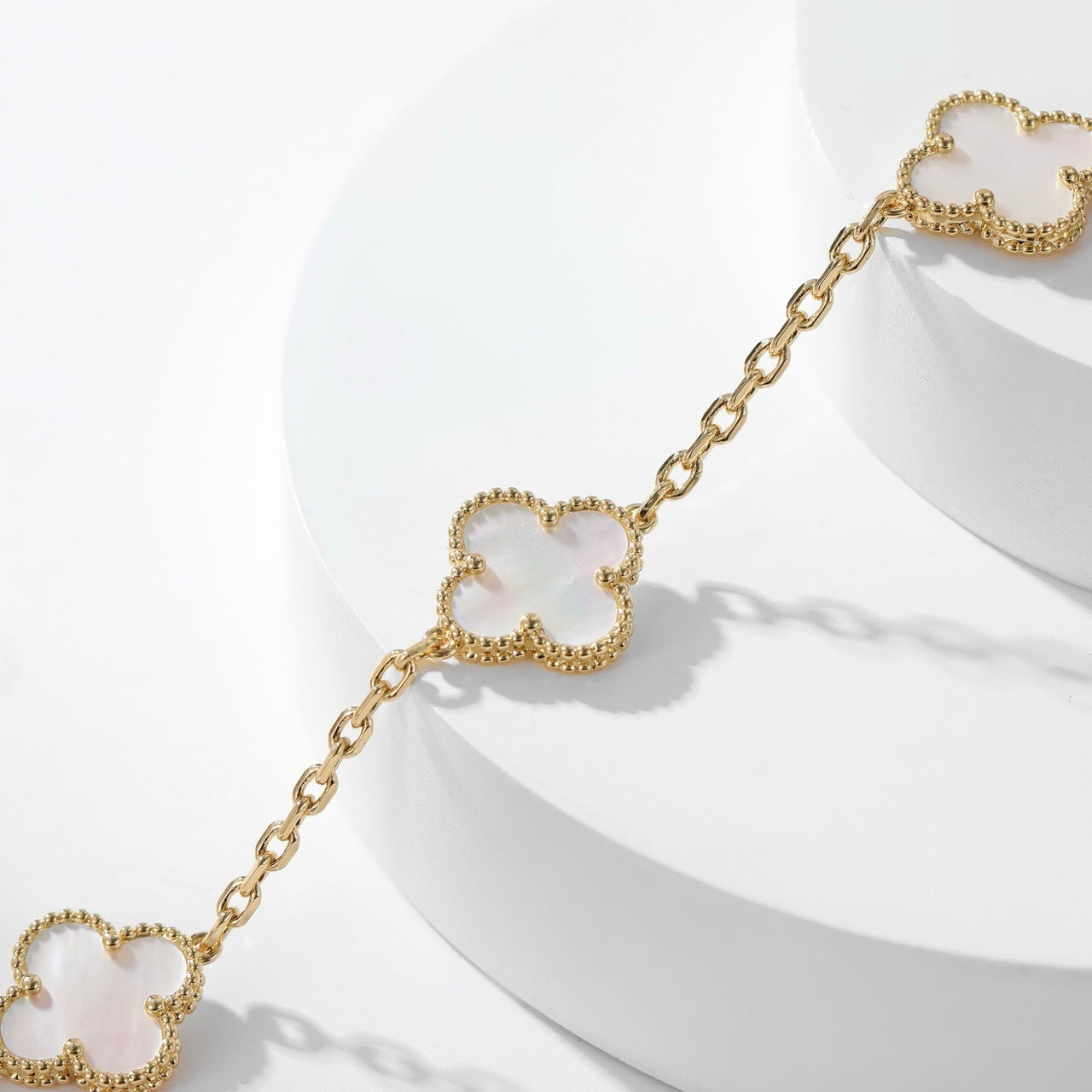 [Regalia jewelry]CLOVERS THE 10-MOTIFS WHITE MOTHER OF PEARL NECKLACE
