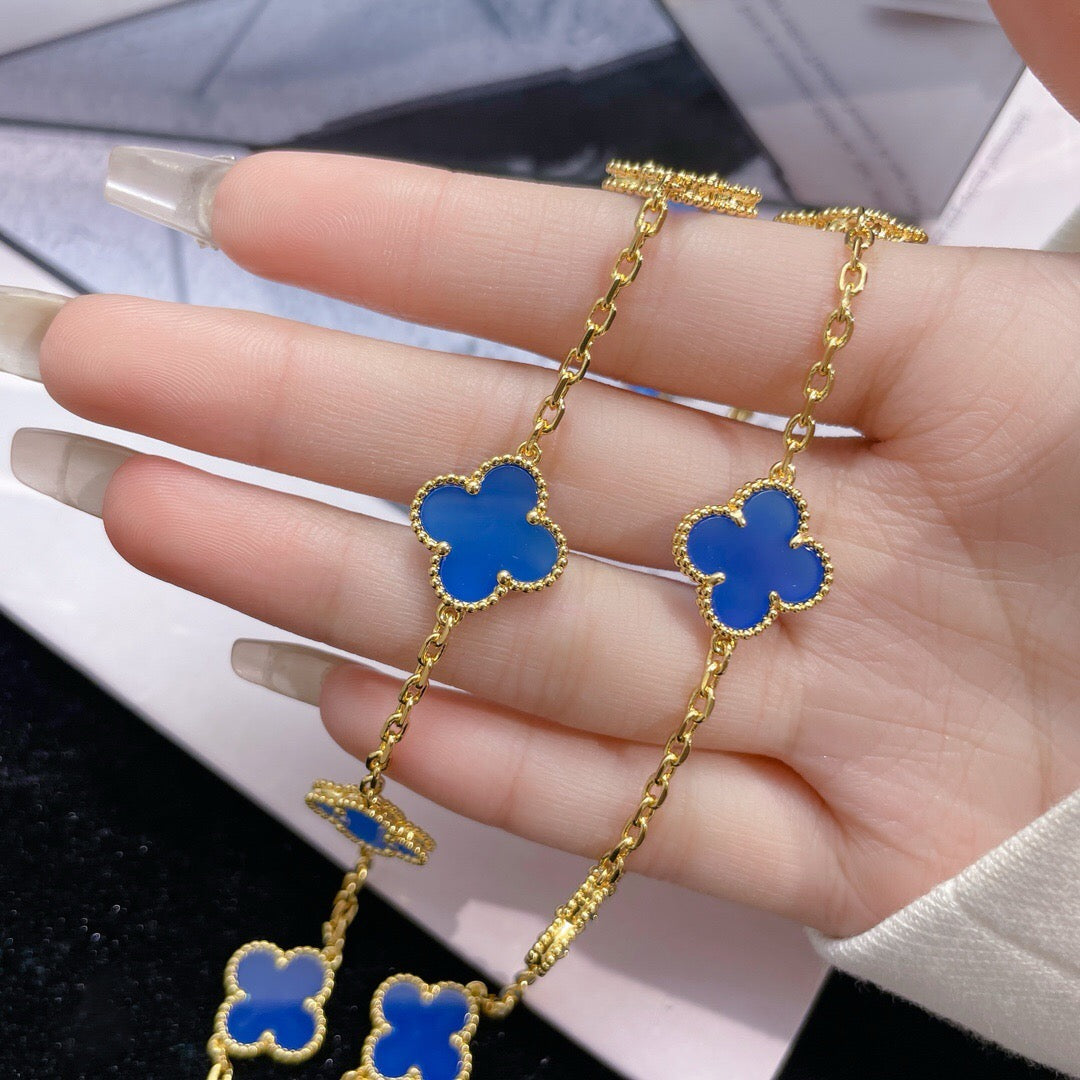 [Joyas Regalia] COLLAR DE ÁGATA AZUL CON 10 MOTIVOS DE TRÉBOLES