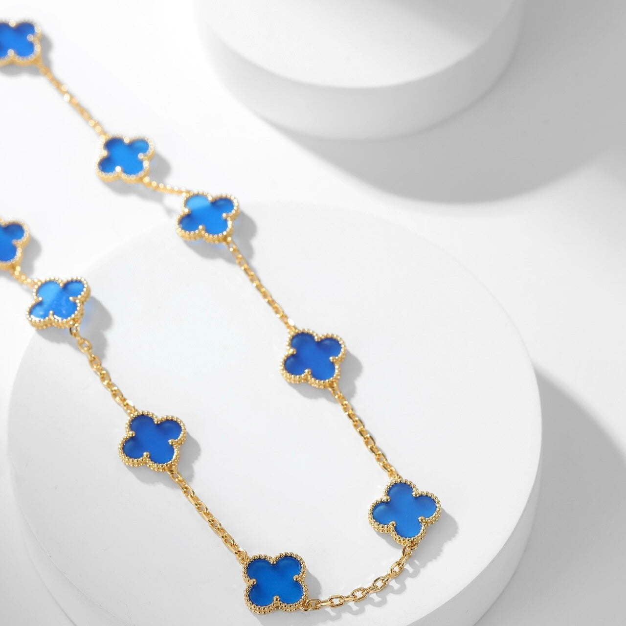 [Joyas Regalia] COLLAR DE ÁGATA AZUL CON 10 MOTIVOS DE TRÉBOLES