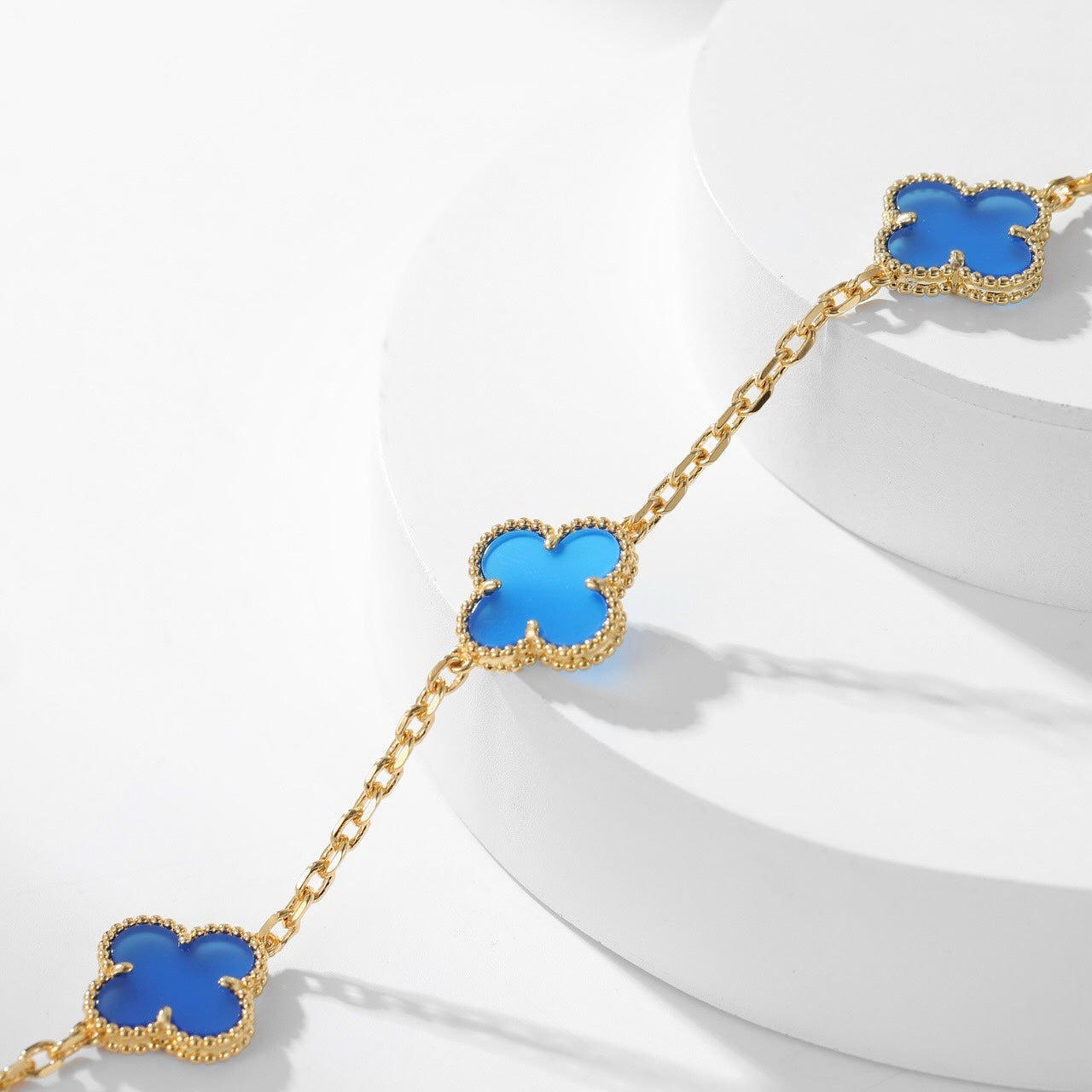 [Joyas Regalia] COLLAR DE ÁGATA AZUL CON 10 MOTIVOS DE TRÉBOLES