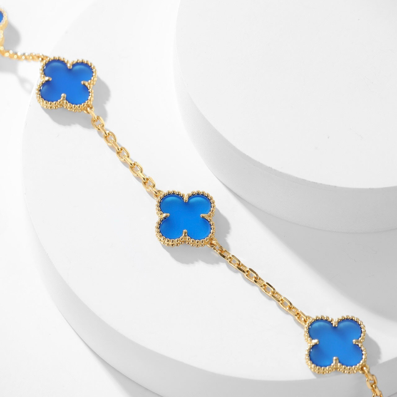 [Joyas Regalia] COLLAR DE ÁGATA AZUL CON 10 MOTIVOS DE TRÉBOLES