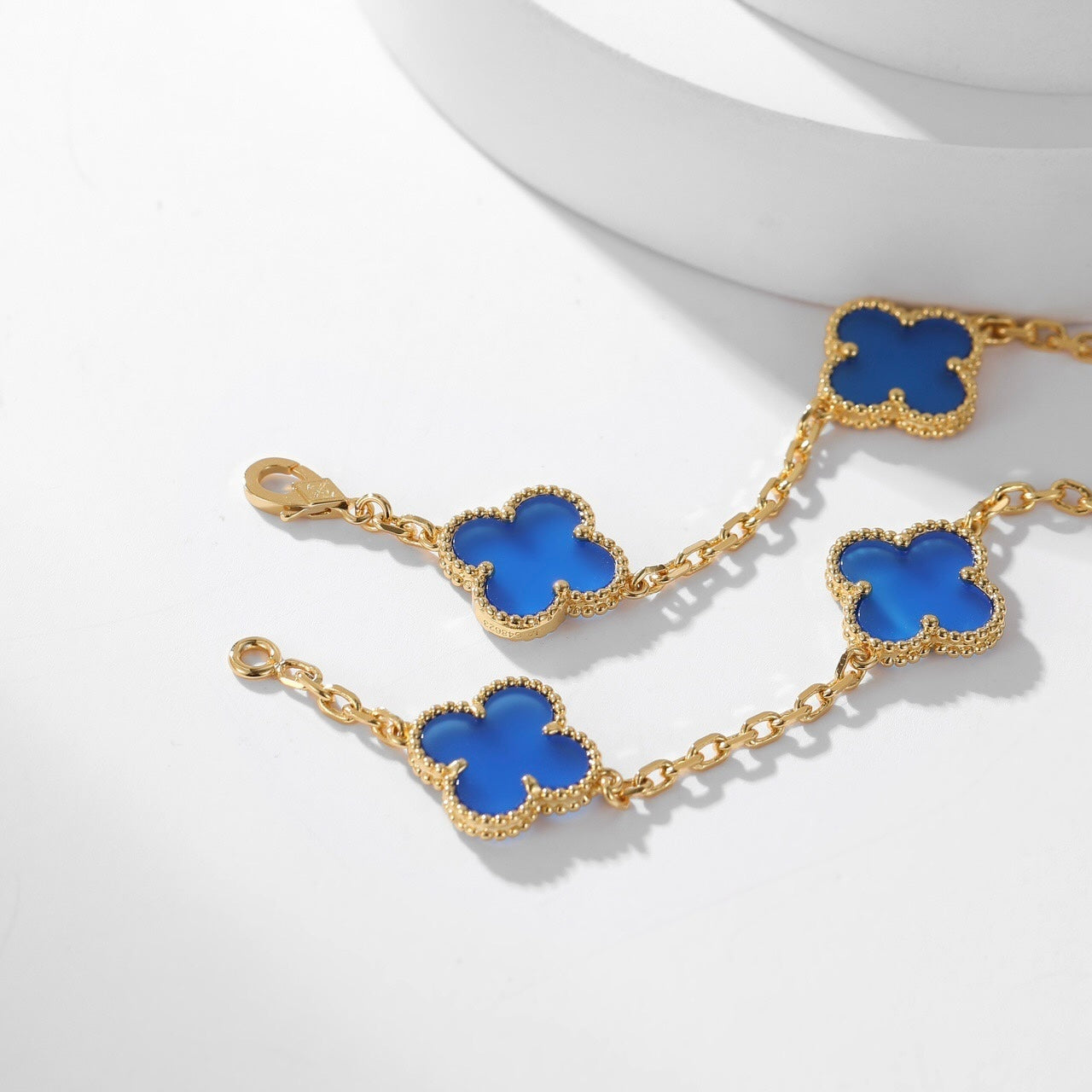 [Joyas Regalia] COLLAR DE ÁGATA AZUL CON 10 MOTIVOS DE TRÉBOLES