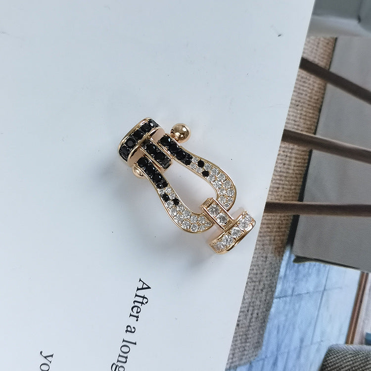 [Joyas Regalia] PULSERA FORCE DE HERRADURA GRANDE CON DIAMANTES BLANCOS Y NEGROS EN ORO ROSA