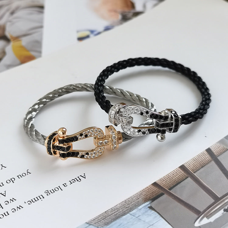 [Joyas Regalia] PULSERA FORCE DE HERRADURA GRANDE CON DIAMANTES BLANCOS Y NEGROS EN ORO ROSA
