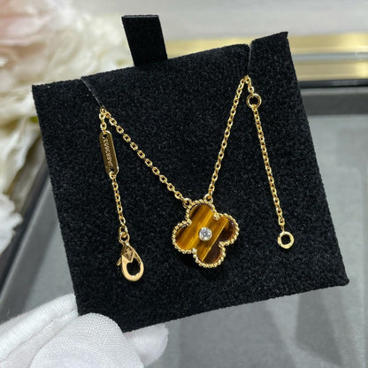 [Joyas Regalia]Collar de TRÉBOL de 15 mm con diamantes y ágata de ojo de tigre amarilla
