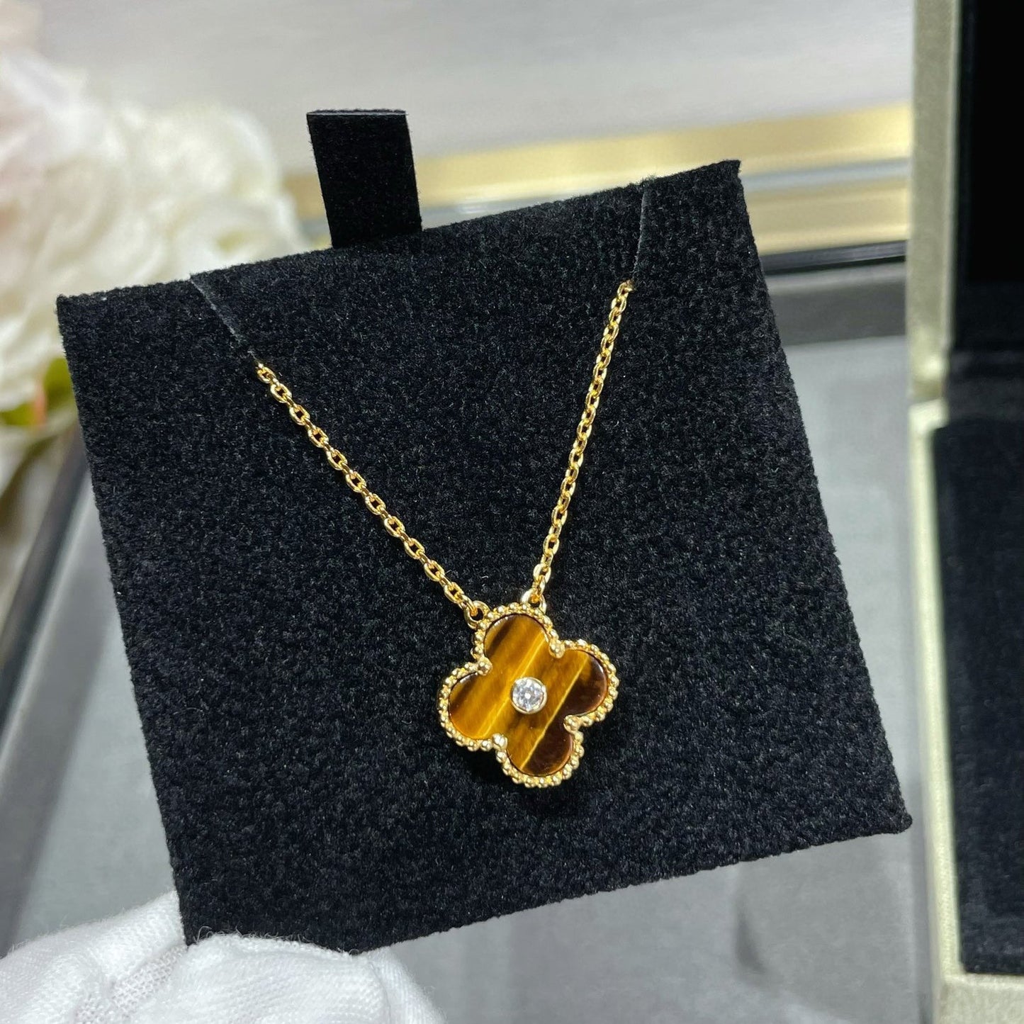 [Joyas Regalia]Collar de TRÉBOL de 15 mm con diamantes y ágata de ojo de tigre amarilla