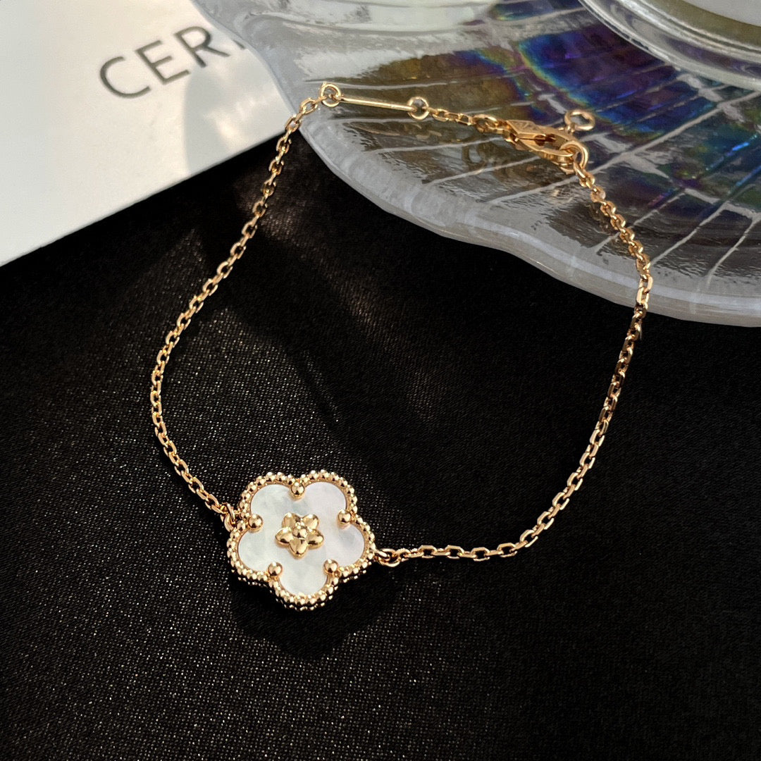 [Joyas Regalia] PULSERA DE FLOR DE CIRUELO DE TRAPEADOR BLANCO DE LA SUERTE