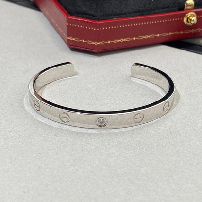 [Joyas Regalia] PULSERA DE AMOR DE 6,1 MM CON 1 DIAMANTE Y BRAZALETE ABIERTO 