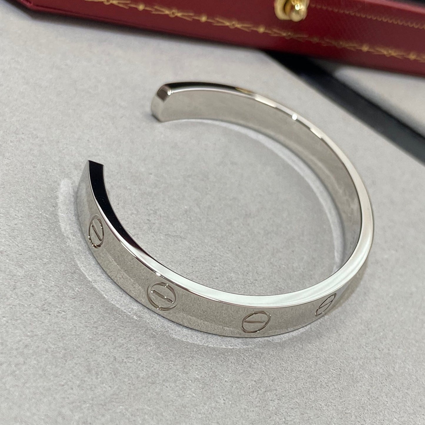 [Joyas Regalia] PULSERA DE AMOR DE 6,1 MM CON 1 DIAMANTE Y BRAZALETE ABIERTO 