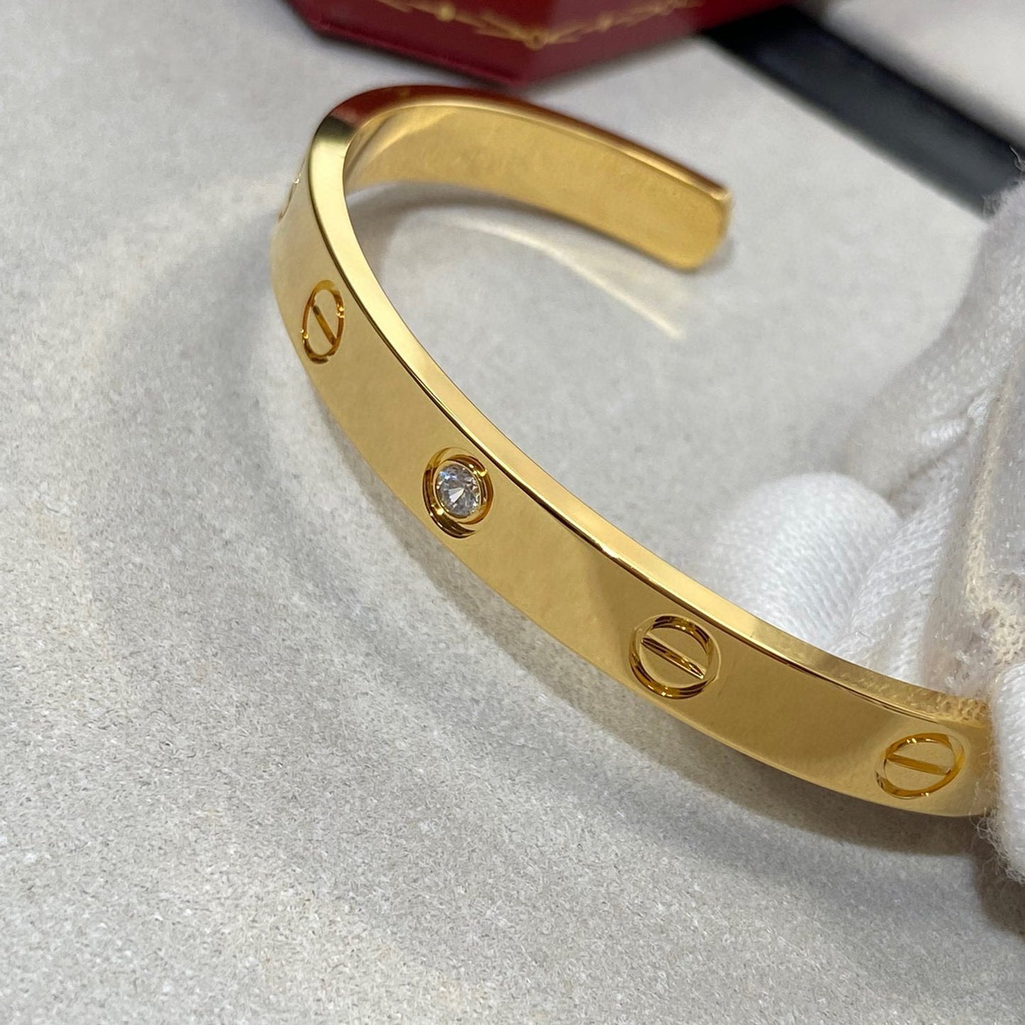 [Joyas Regalia] PULSERA DE AMOR DE 6,1 MM CON 1 DIAMANTE Y BRAZALETE ABIERTO 