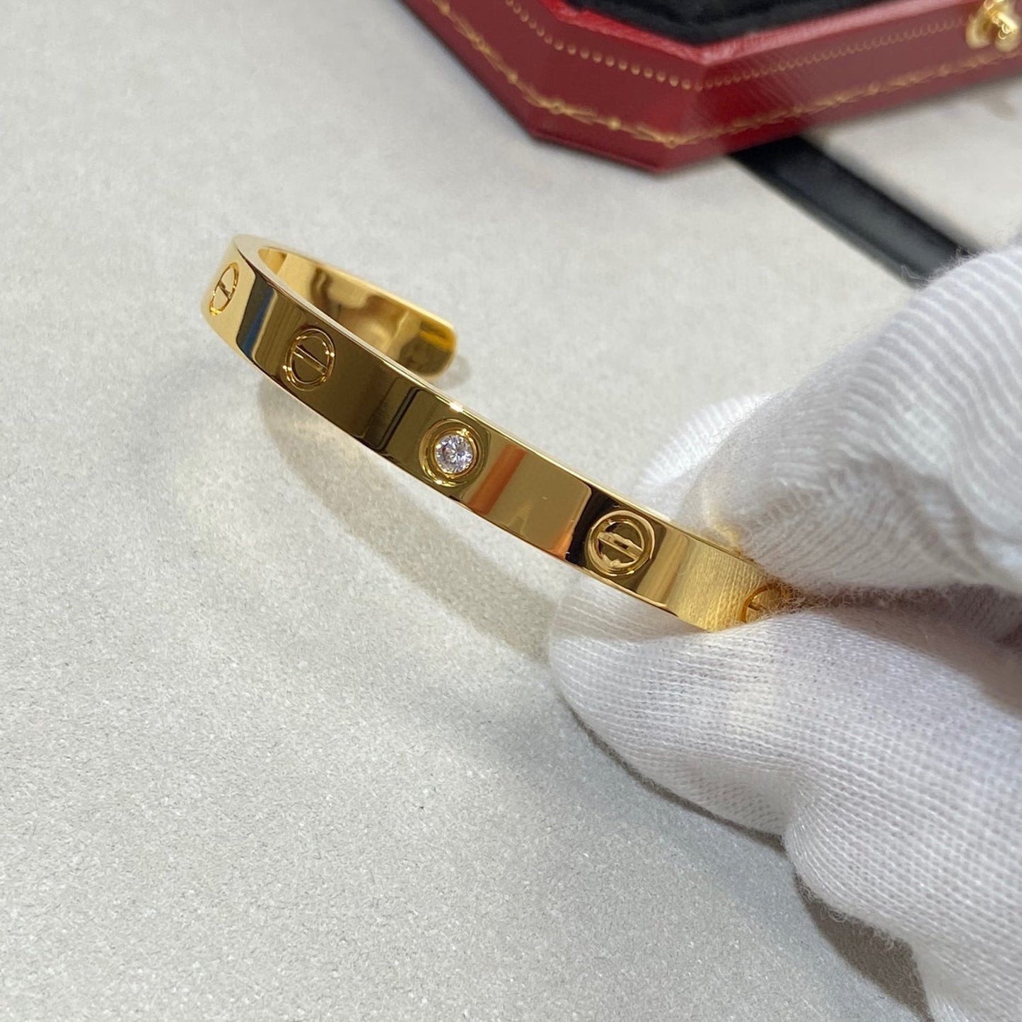 [Joyas Regalia] PULSERA DE AMOR DE 6,1 MM CON 1 DIAMANTE Y BRAZALETE ABIERTO 