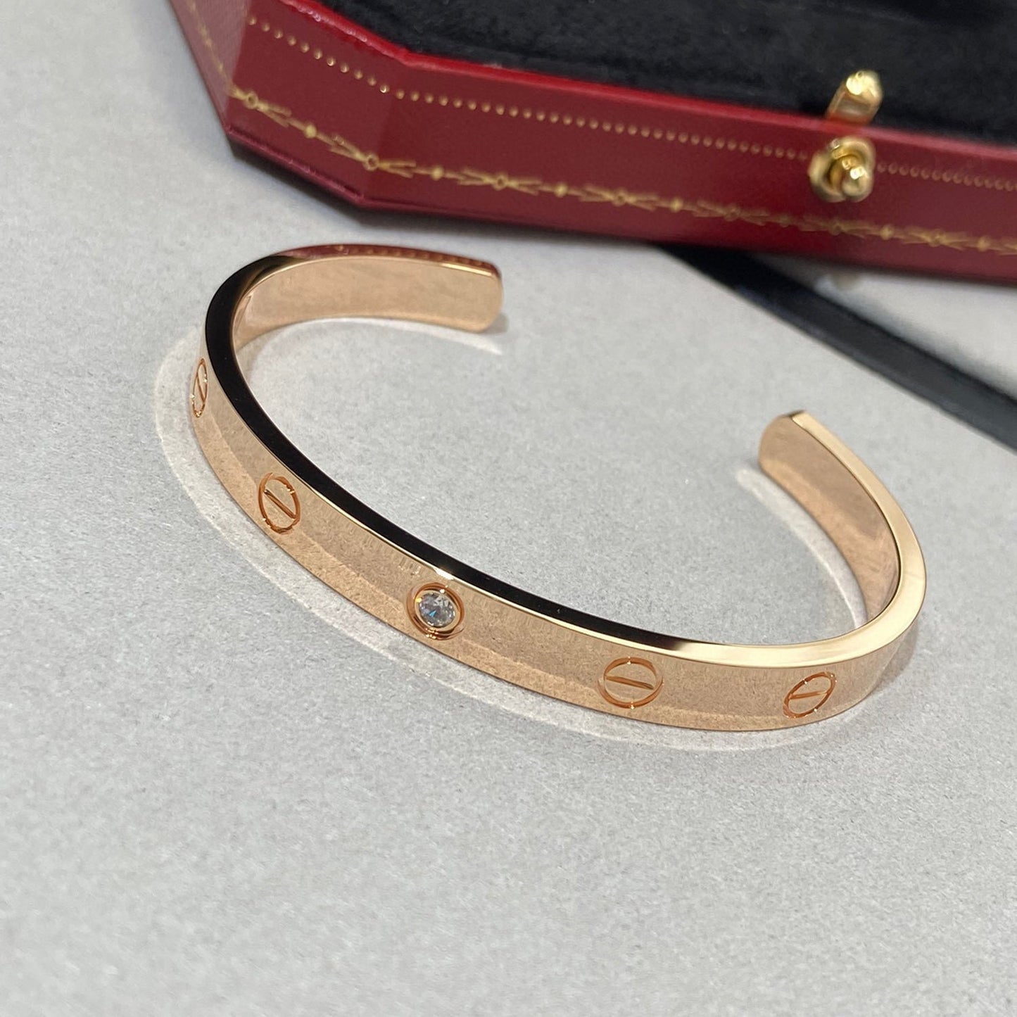 [Joyas Regalia] PULSERA DE AMOR DE 6,1 MM CON 1 DIAMANTE Y BRAZALETE ABIERTO 