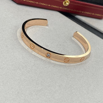 [Joyas Regalia] PULSERA DE AMOR DE 6,1 MM CON 1 DIAMANTE Y BRAZALETE ABIERTO 
