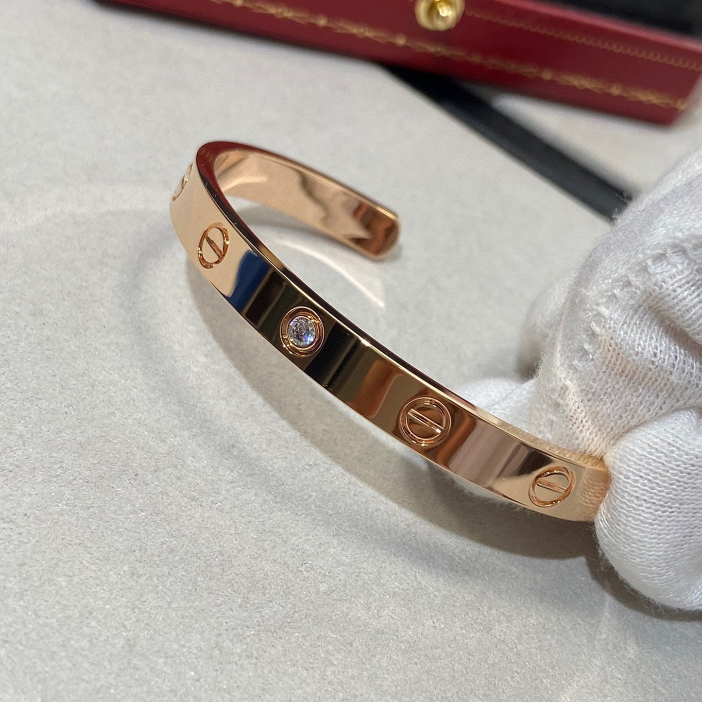 [Joyas Regalia] PULSERA DE AMOR DE 6,1 MM CON 1 DIAMANTE Y BRAZALETE ABIERTO 
