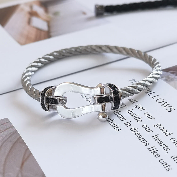[Joyas Regalia]Pulsera de herradura grande con diamantes negros y plata FORCE