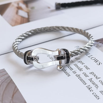 [Joyas Regalia]Pulsera de herradura grande con diamantes negros y plata FORCE