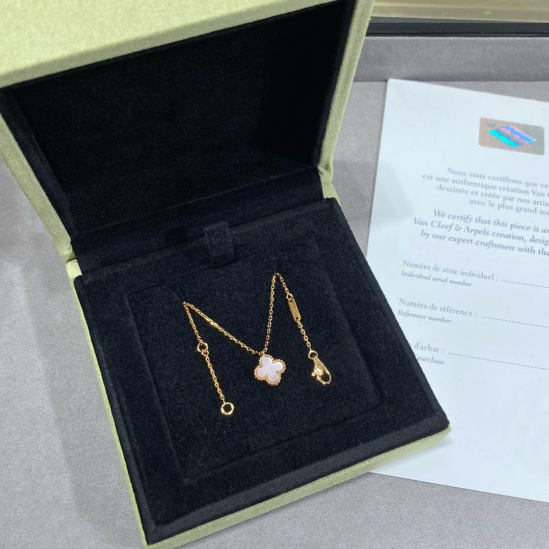 [Regalia jewelry]CLOVER 15MM PINK MOTHER-OF-PEARL SINGLE FLOWER NECKLACE