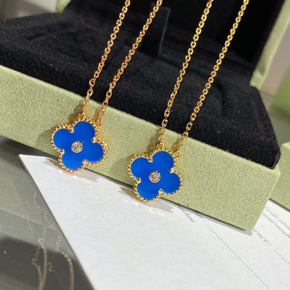[Joyas Regalia] COLLAR DE TRÉBOL DE 15 MM CON DIAMANTE Y ÁGATA AZUL