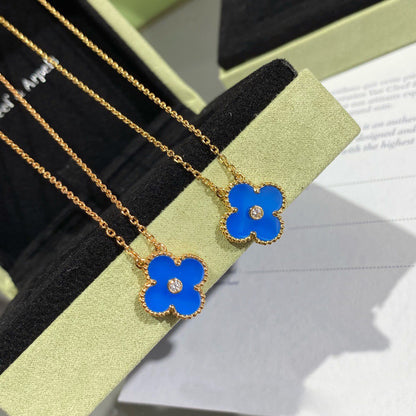 [Joyas Regalia] COLLAR DE TRÉBOL DE 15 MM CON DIAMANTE Y ÁGATA AZUL
