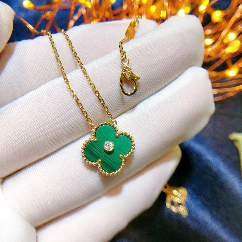 [Joyas Regalia] COLLAR DE TRÉBOL CON TURQUESA Y DIAMANTE DE 15 MM