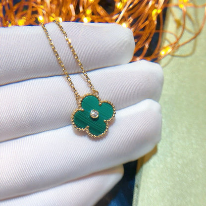 [Joyas Regalia] COLLAR DE TRÉBOL CON TURQUESA Y DIAMANTE DE 15 MM