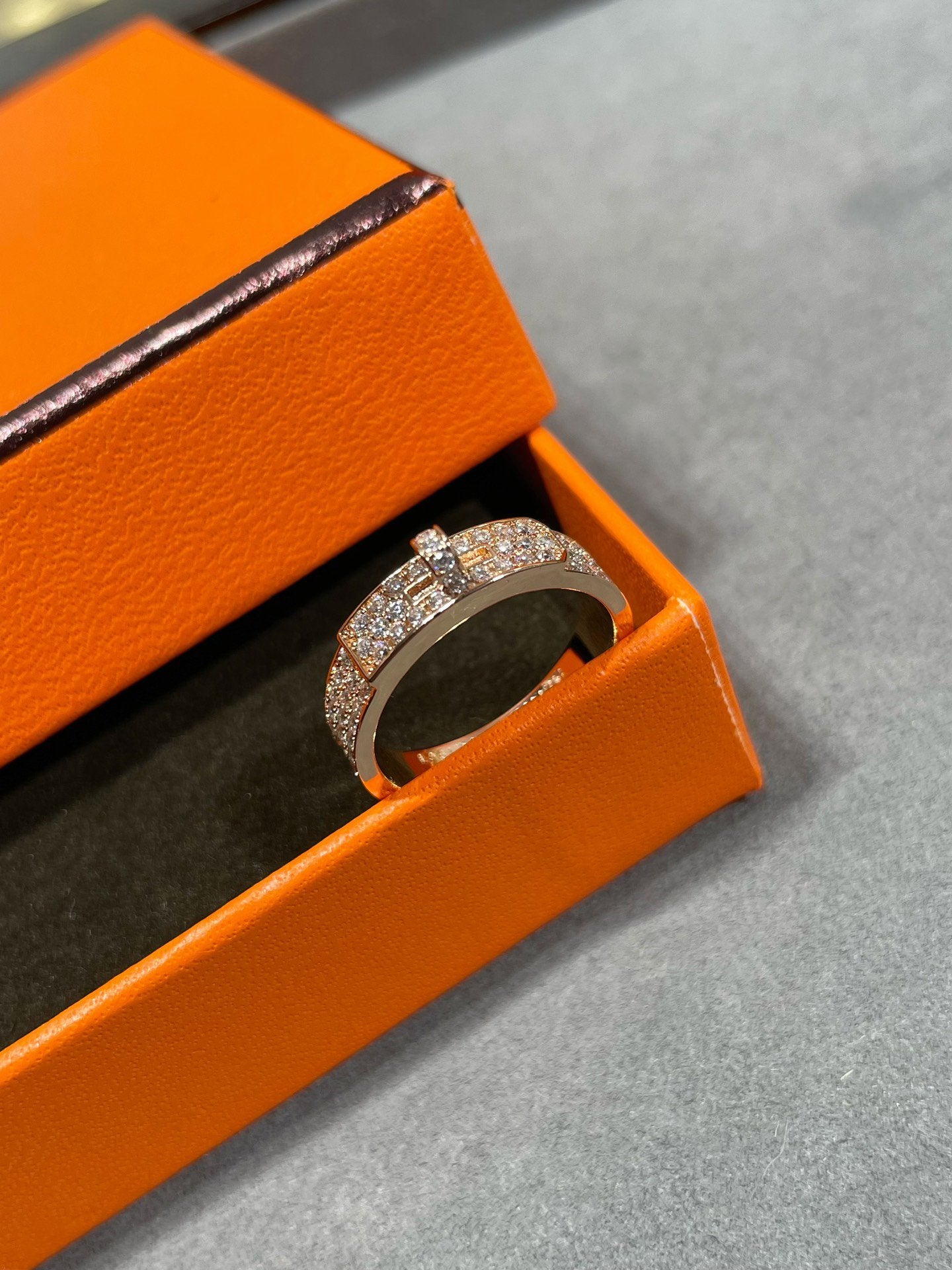 [Joyas Regalia] ANILLO KELLY DE ORO ROSA CON DIAMANTES