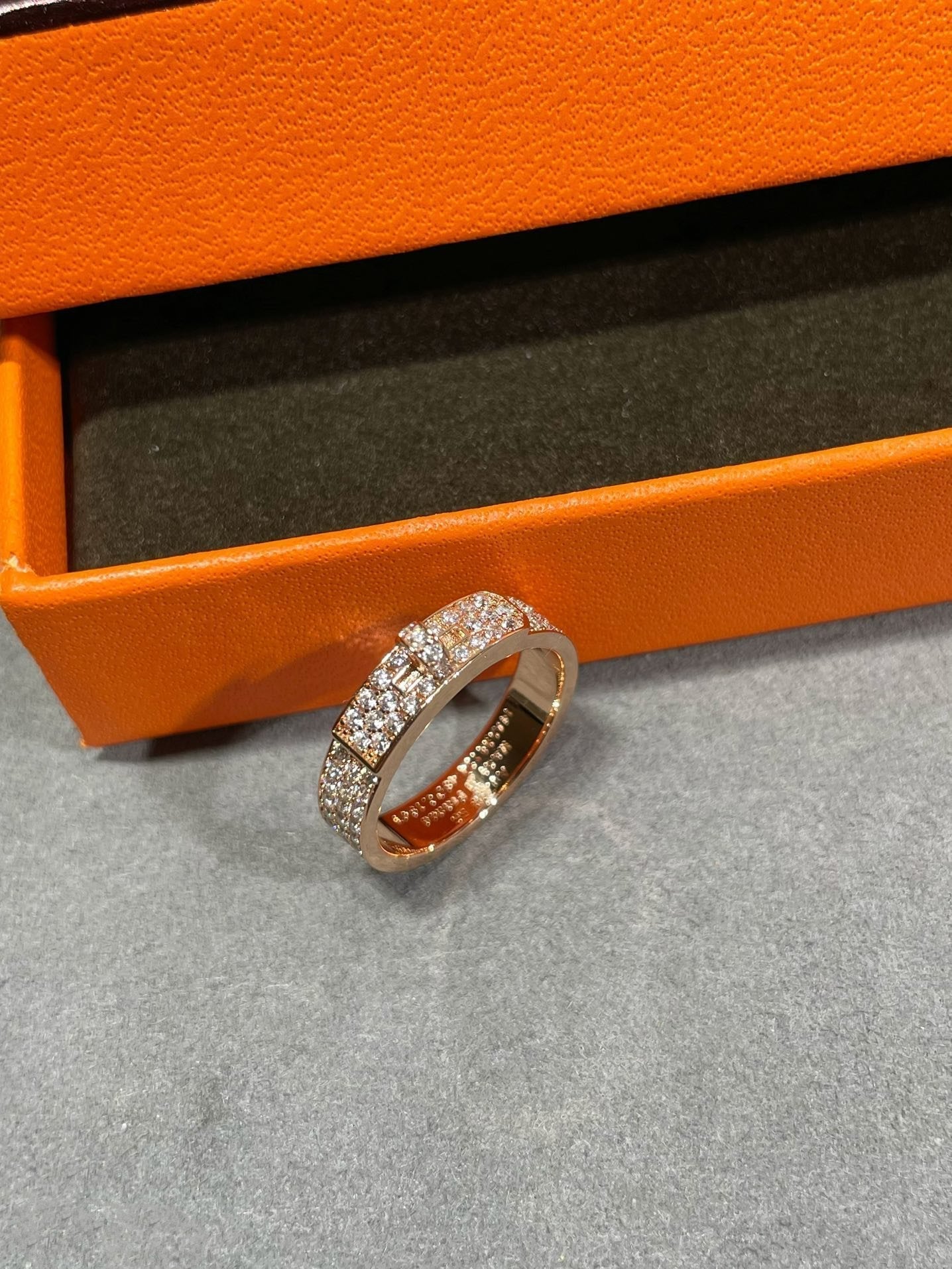 [Joyas Regalia] ANILLO KELLY DE ORO ROSA CON DIAMANTES
