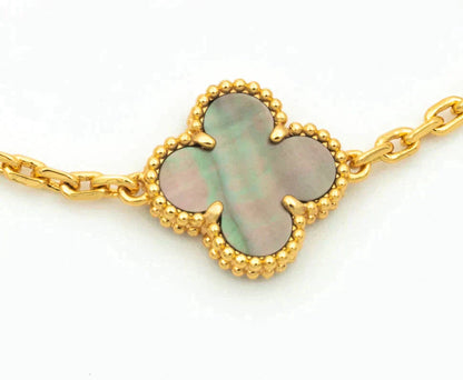 [Joyas Regalia] PULSERA DE DIAMANTES CON 5 MOTIVOS DE TRÉBOL EN COLOR GRIS