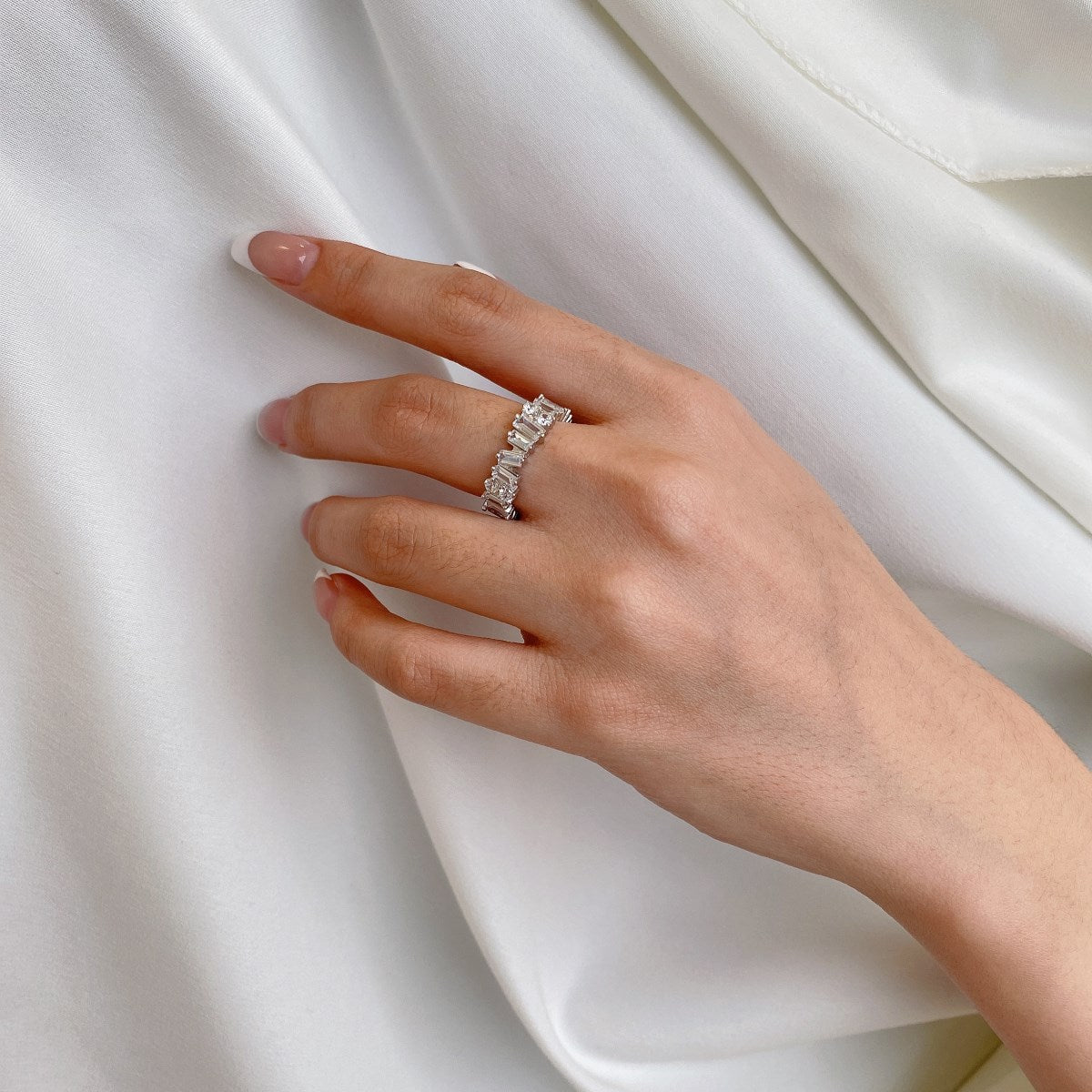 [Joyas Regalia] Anillo de tenis delicado con múltiples formas