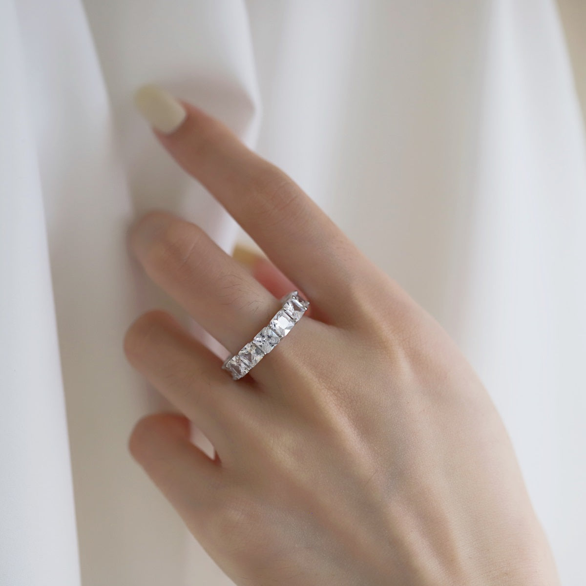 [Joyas Regalia] Elegante anillo de tenis de corte princesa