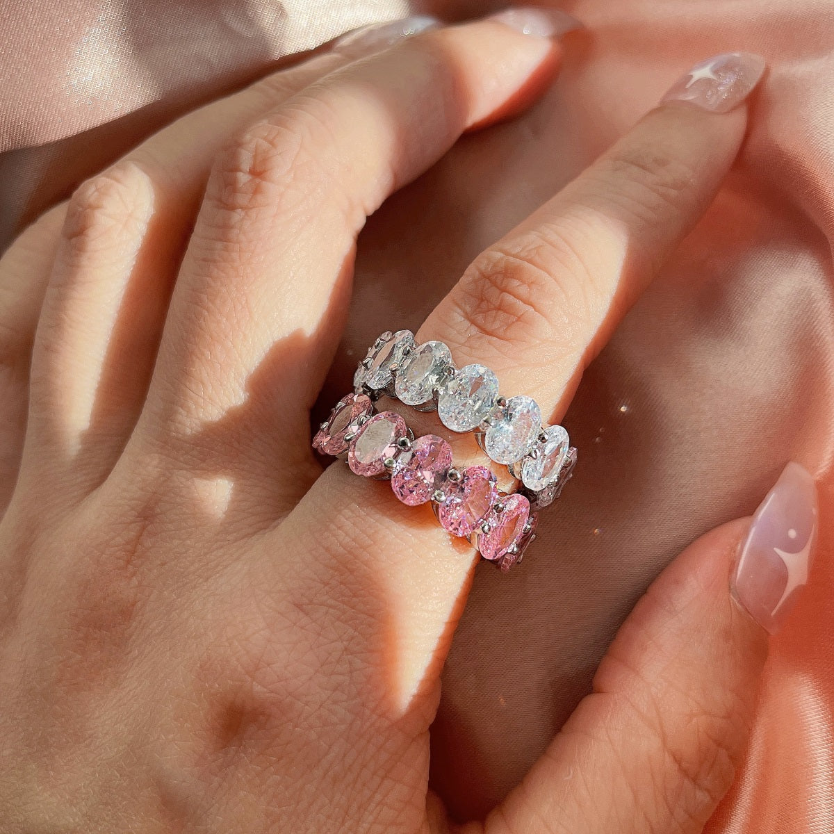 [Joyas Regalia] Anillo de tenis delicado con corte cojín alargado