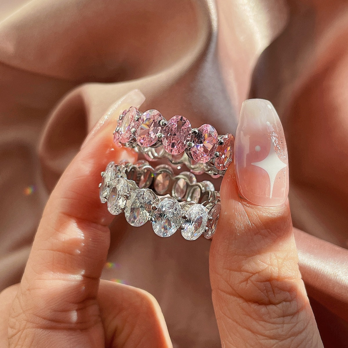 [Joyas Regalia] Anillo de tenis delicado con corte cojín alargado