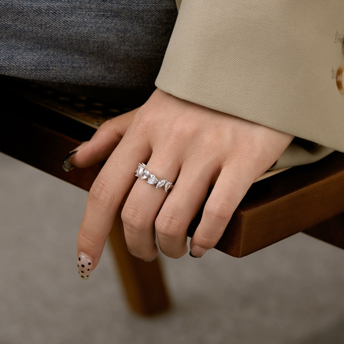 [Joyas Regalia] Anillo delicado de múltiples cortes