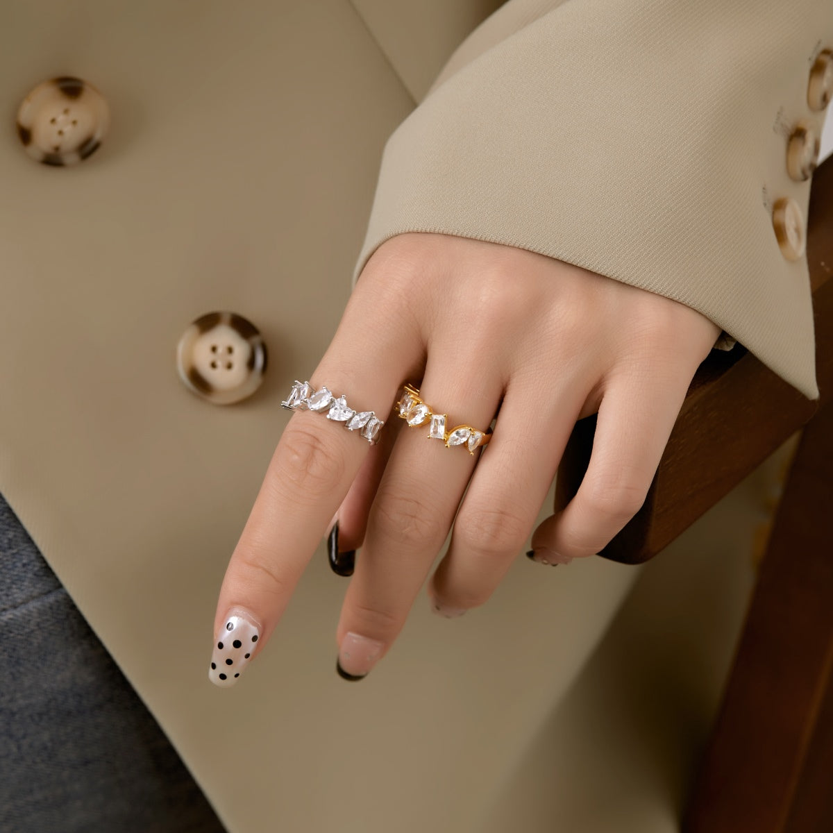 [Joyas Regalia] Anillo delicado de múltiples cortes
