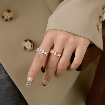 [Joyas Regalia] Anillo delicado de múltiples cortes