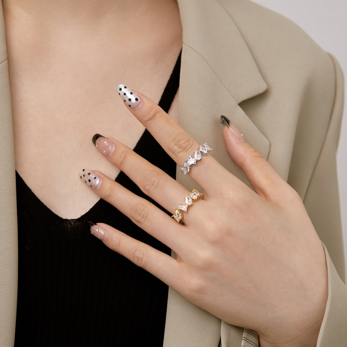 [Joyas Regalia] Anillo delicado de múltiples cortes