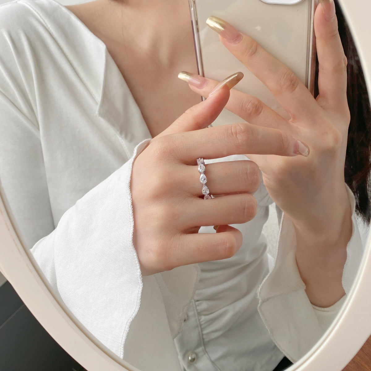 [Joyas Regalia] Exquisito anillo de tenis con corte de pera