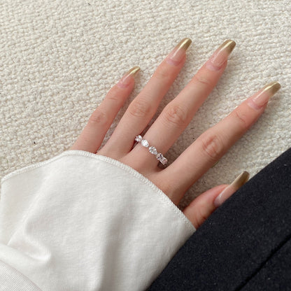 [Joyas Regalia] Exquisito anillo de tenis con corte de pera