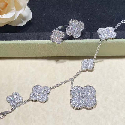 [Joyas Regalia] PULSERA DE PLATA Y DIAMANTES CON 6 MOTIVOS DE TRÉBOL