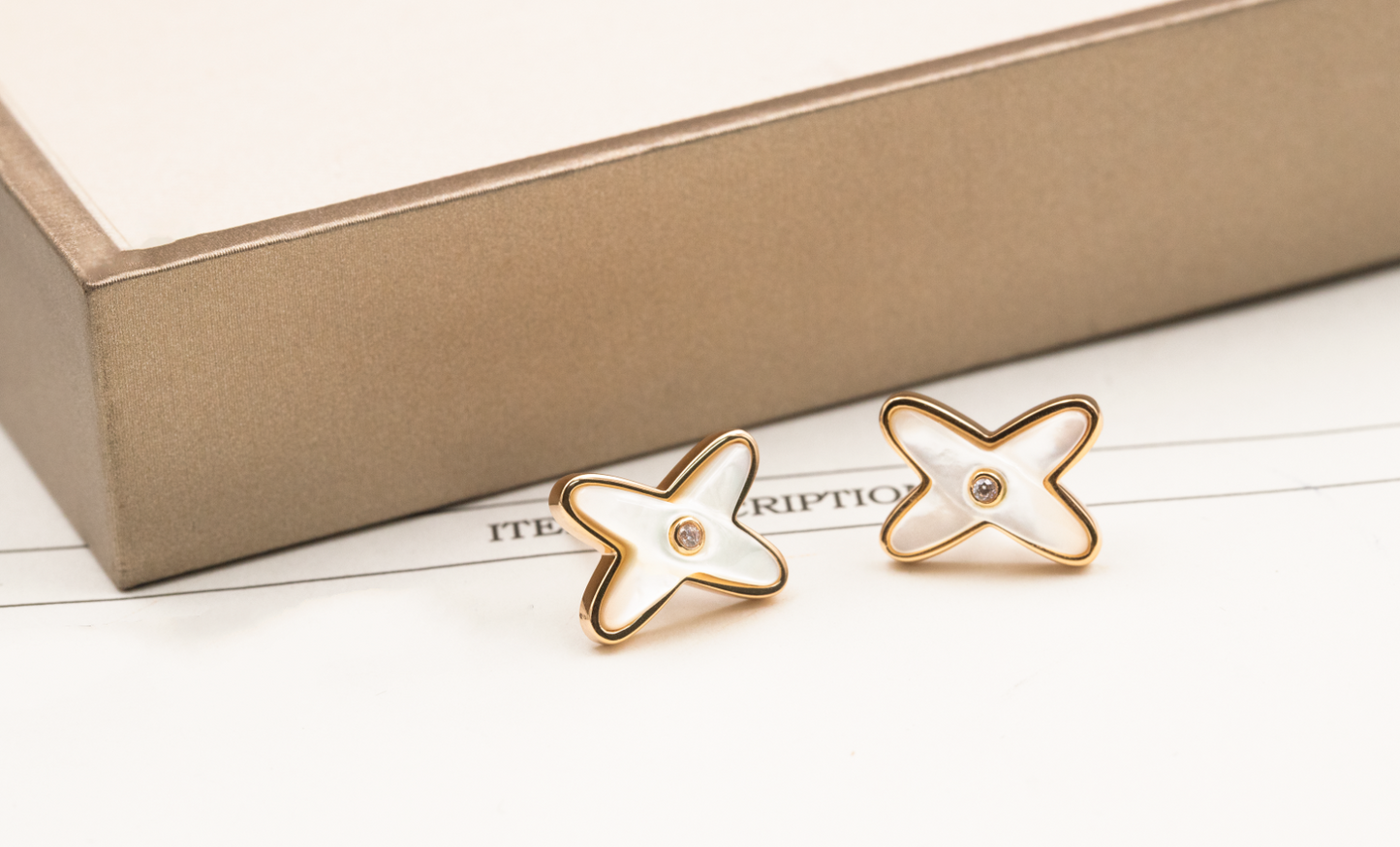 [Joyas Regalia] PENDIENTES DE DIAMANTES DE ORO ROSA CON MOP BLANCO